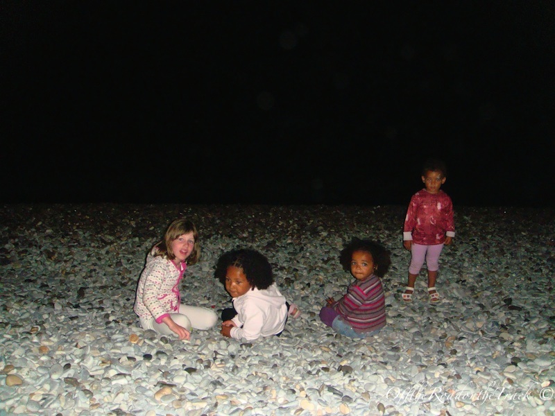 Nice sahilinde bu tatlı kızları bulduk :)