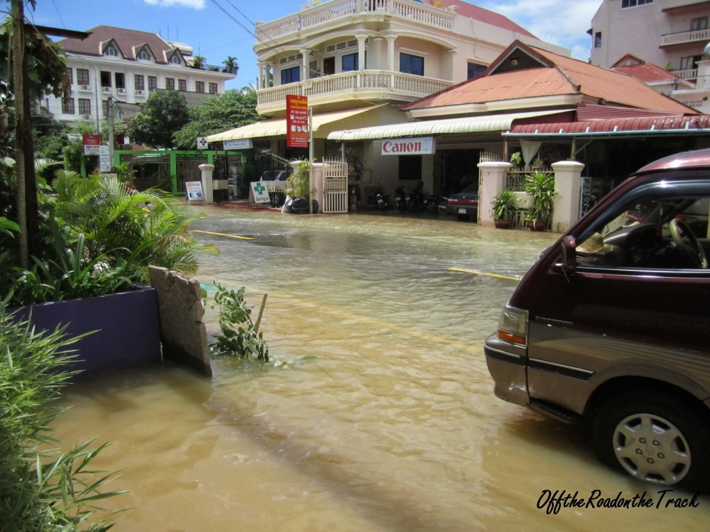 Sular altındaki Kamboçya caddeleri