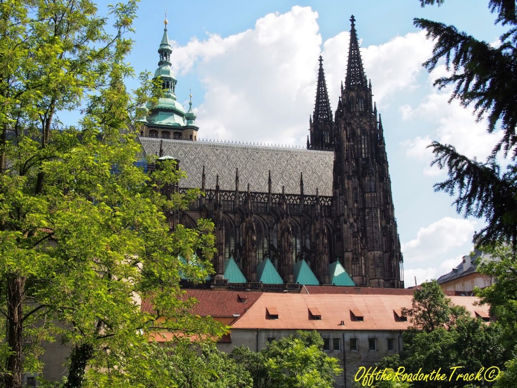 Çok güzel bir gotik mimarisi örneği olan St. Vitus Katedrali