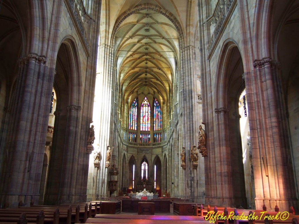 Katedralin içi