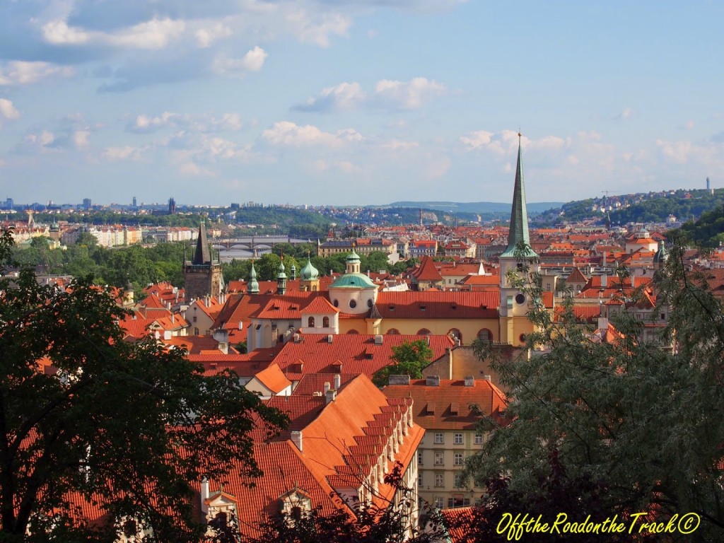 Kalenin bulunduğu tepeden Prag şehir manzarası